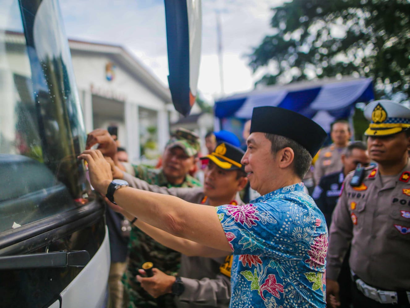 Forkopimda Kota Bogor Berangkatkan Ratusan Warga Mudik Gratis 