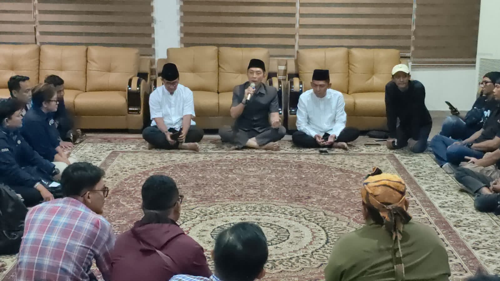 Dedie Rachim Bahas Penataan PKL-Pasar Tradisional Bersama Jurnalis