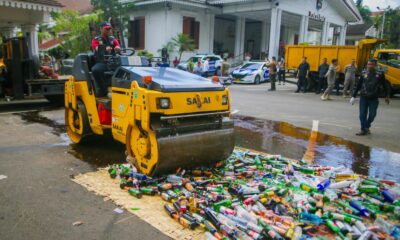 Pemkot Bogor Musnahkan Ribuan Botol Miras Hasil Penertiban selama Ramadan