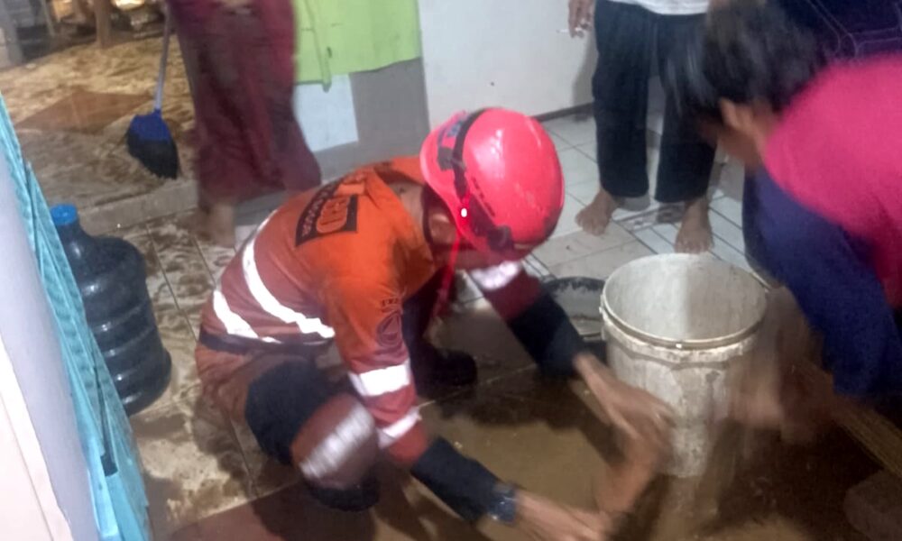 Banjir Lintasan Genangi Rumah Warga di Katulampa