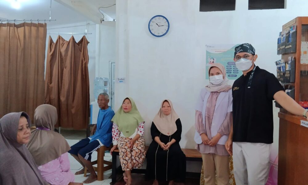 Klinik Dokter Riyadhi Kembali Gelar Pengobatan Gratis bagi Masyarakat Desa