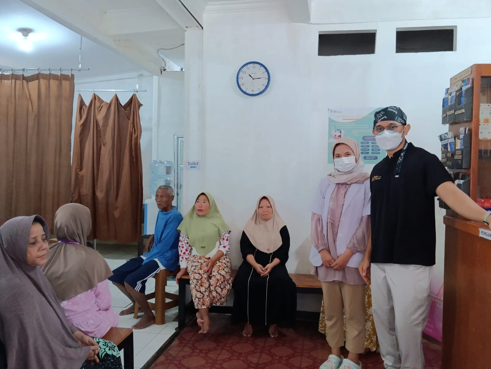 Klinik Dokter Riyadhi Kembali Gelar Pengobatan Gratis bagi Masyarakat Desa