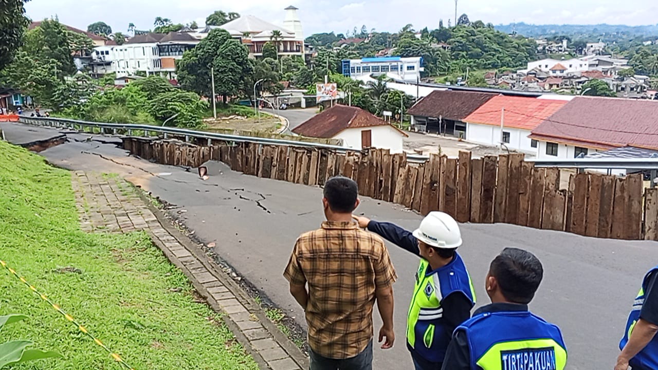 Terdampak Longsor di Batutulis, Perumda Tirta Pakuan Pindahkan Pipa