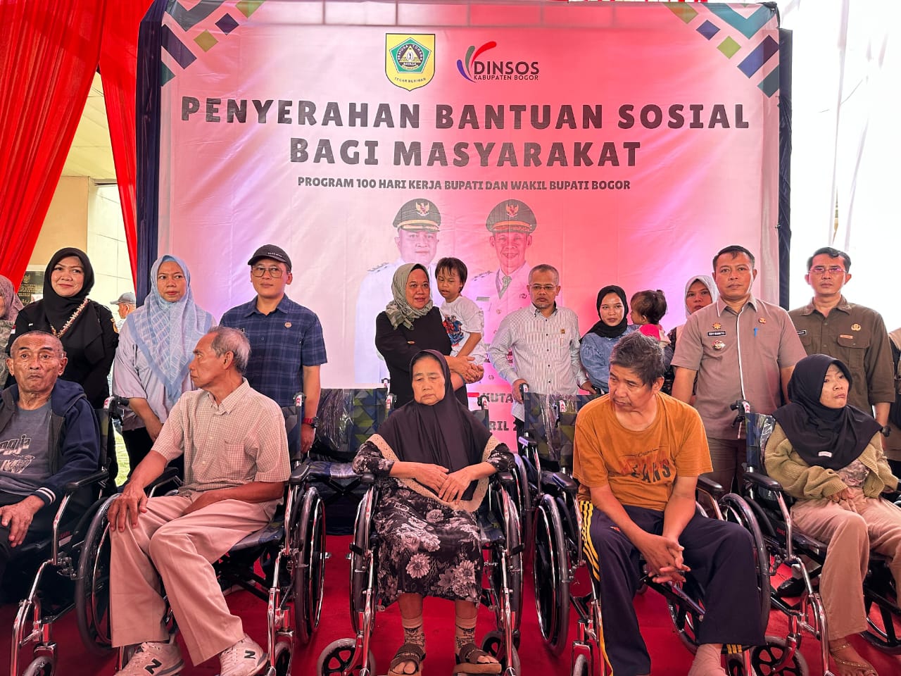 Penyandang Disabilitas dan Warga Kurang Mampu di Bogor Dapat Bantuan