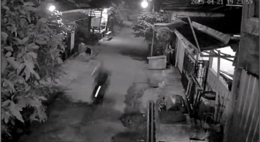 Terekam CCTV, Maling Motor di Citereup Bogor Tak Gubris Teriakan 