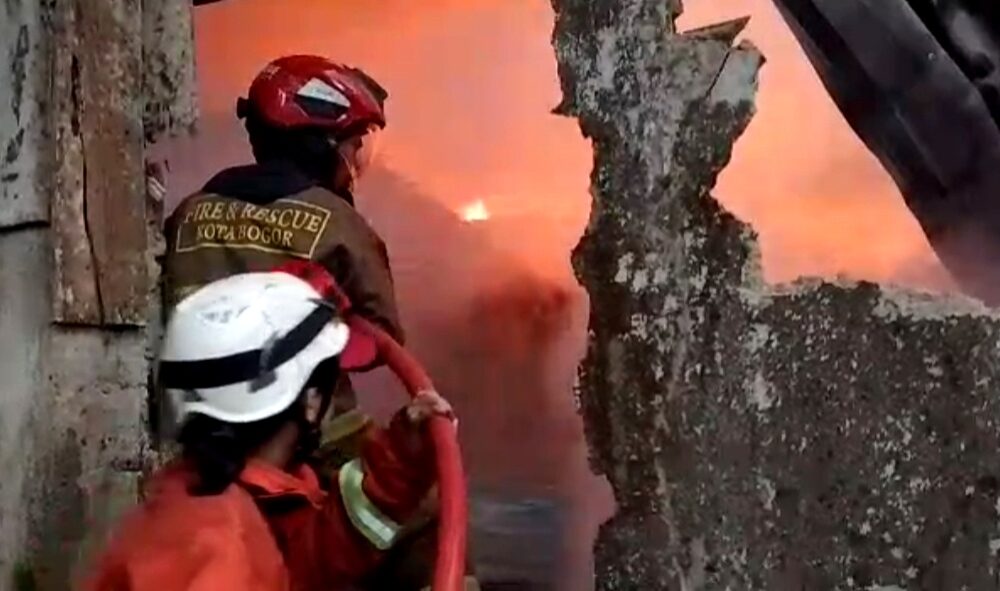 Kebakaran Pabrik Garmen di Kota Bogor Diduga Akibat Korsleting Listrik
