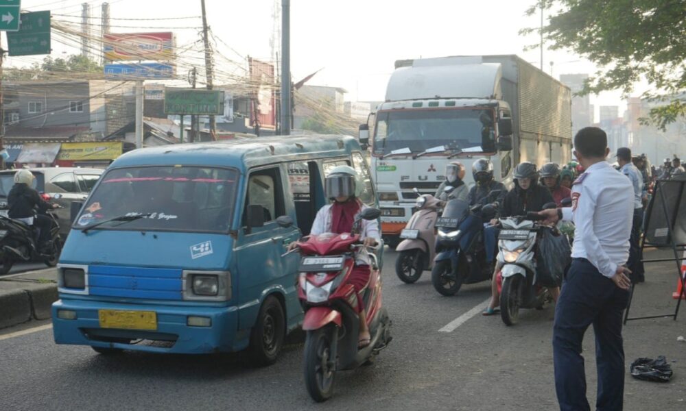 Dishub Tindak Parkir Liar di Pasar Cibinong dan Citeureup