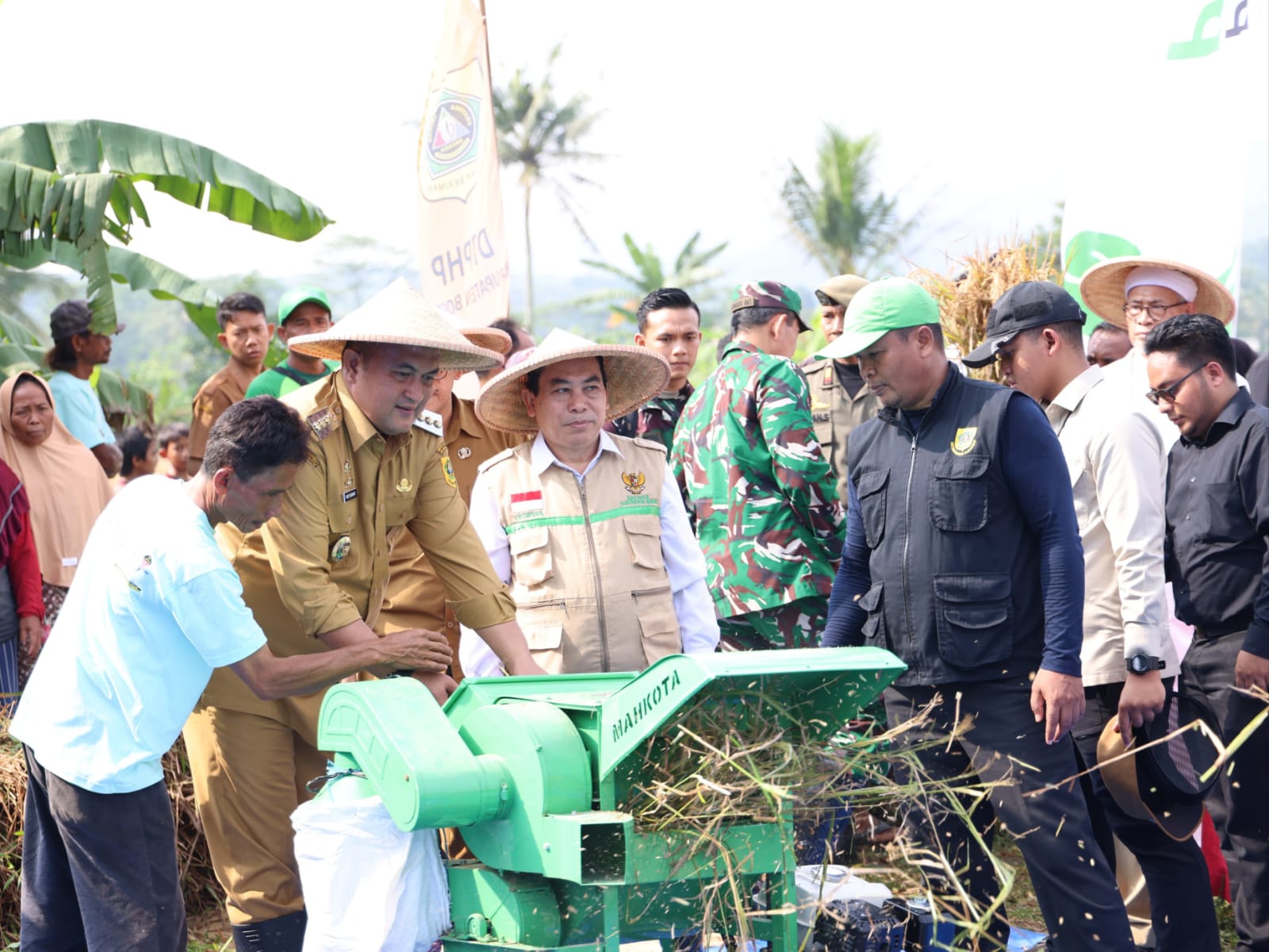 Petani di Leuwisadeng Dapat Segudang Bantuan