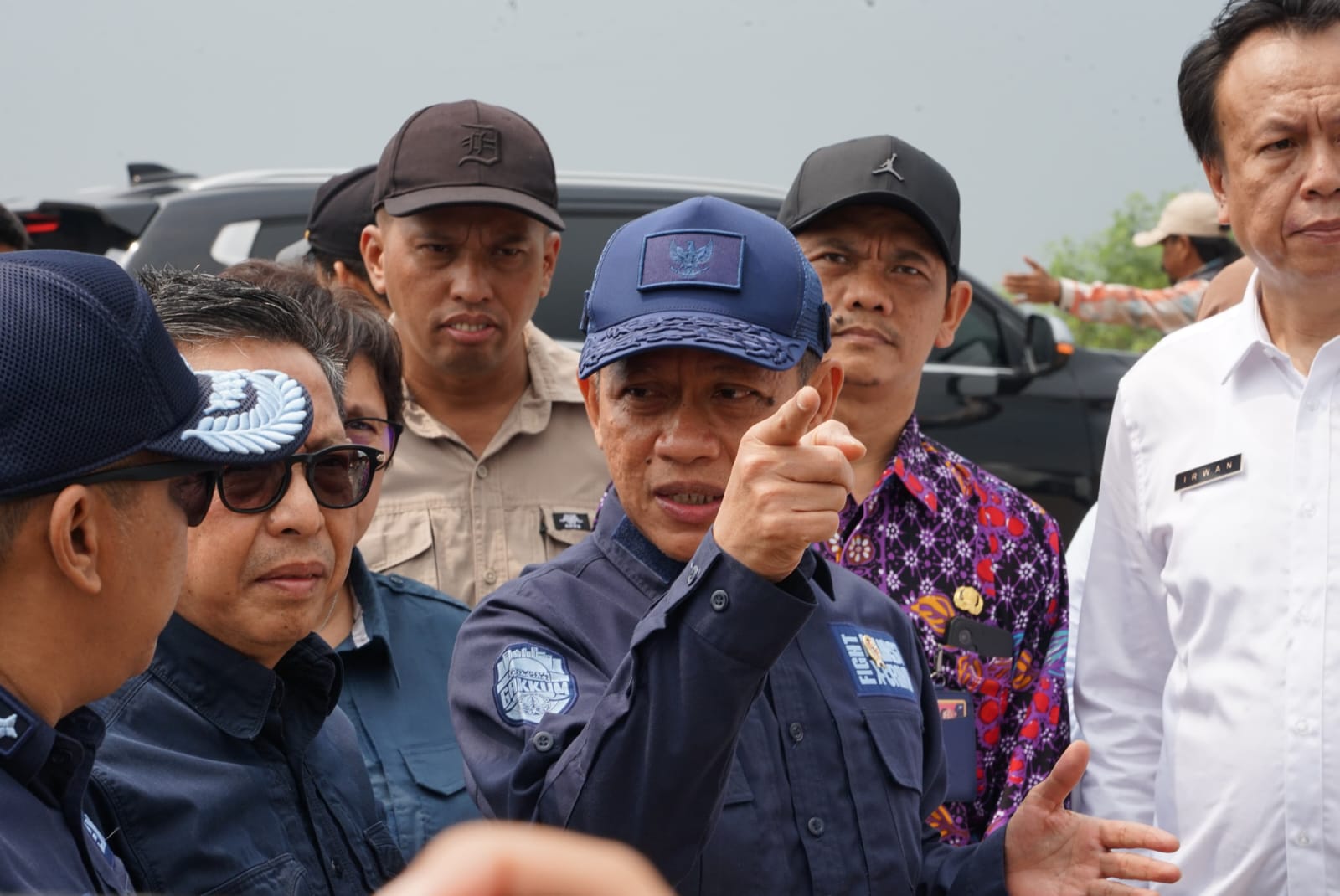 Sidak TPA Jatiwaringin, Menteri LH Temukan Kebakaran-Pencemaran Lingkungan 