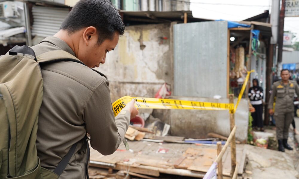 17 Bangunan Liar di Pasar Ciluar Sukaraja Ditertibkan Satpol PP