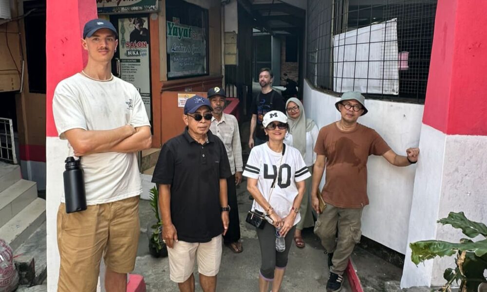 Deudeuh Ka Lembur di Tegallega Bikin Kagum Warga Asing