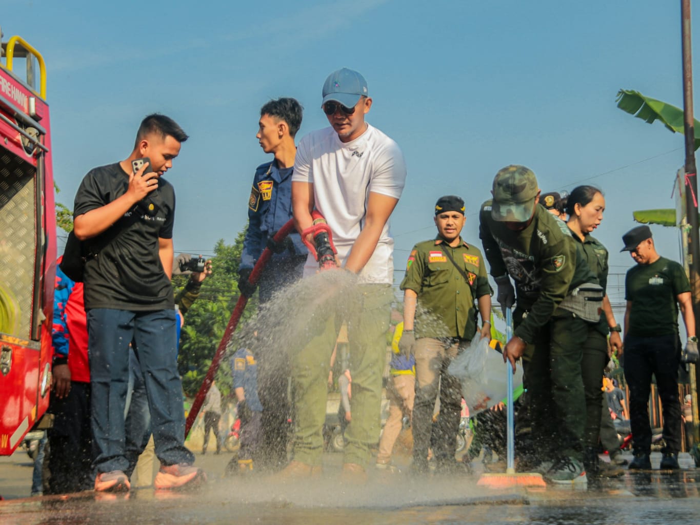 Jumat Bersih di MA Salmun, Pemkot Bogor Angkut Puluhan Ton Sampah