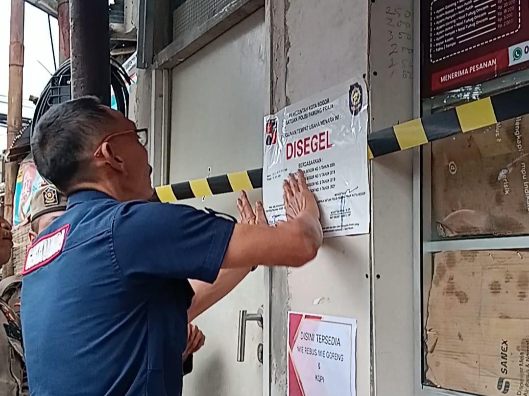 Satpol PP Segel Belasan Bangunan Usaha Tak Berizin di Baranangsiang