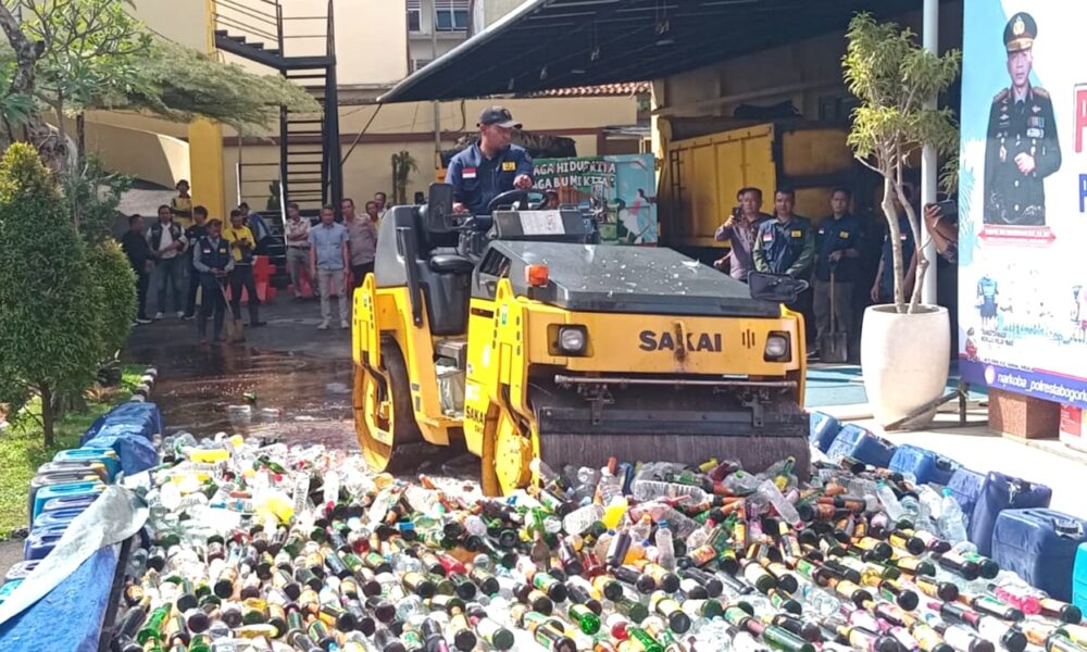 Polresta Bogor Kota Musnahkan Belasan Ribu Botol Miras Hasil KRYD