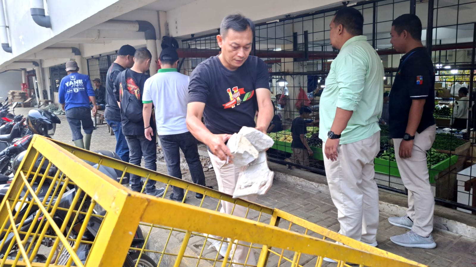 Ciptakan Pasar Bersih, Perumda PPJ Gencarkan Jumsih