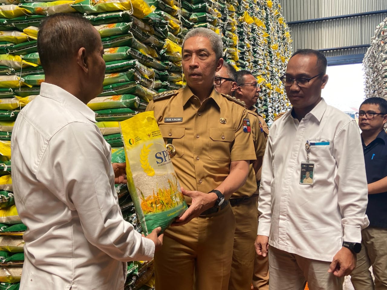 Dedie Rachim Cek Gudang Bulog: Stok Beras Kota Bogor Aman 6 Bulan ke Depan 