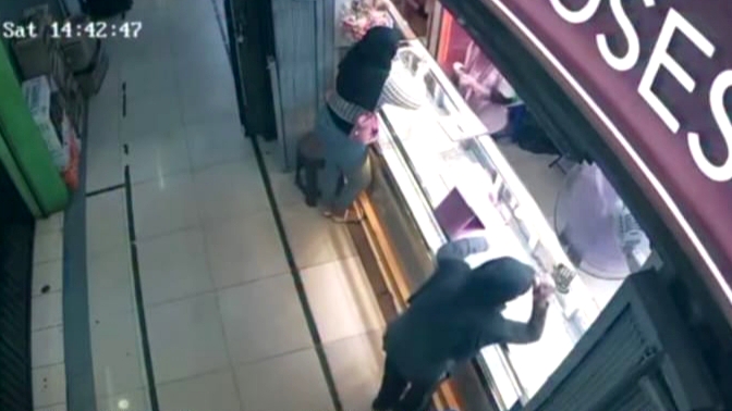Pencurian Emas Rp18 Juta di Bogor Terekam CCTV, Polisi Selidiki