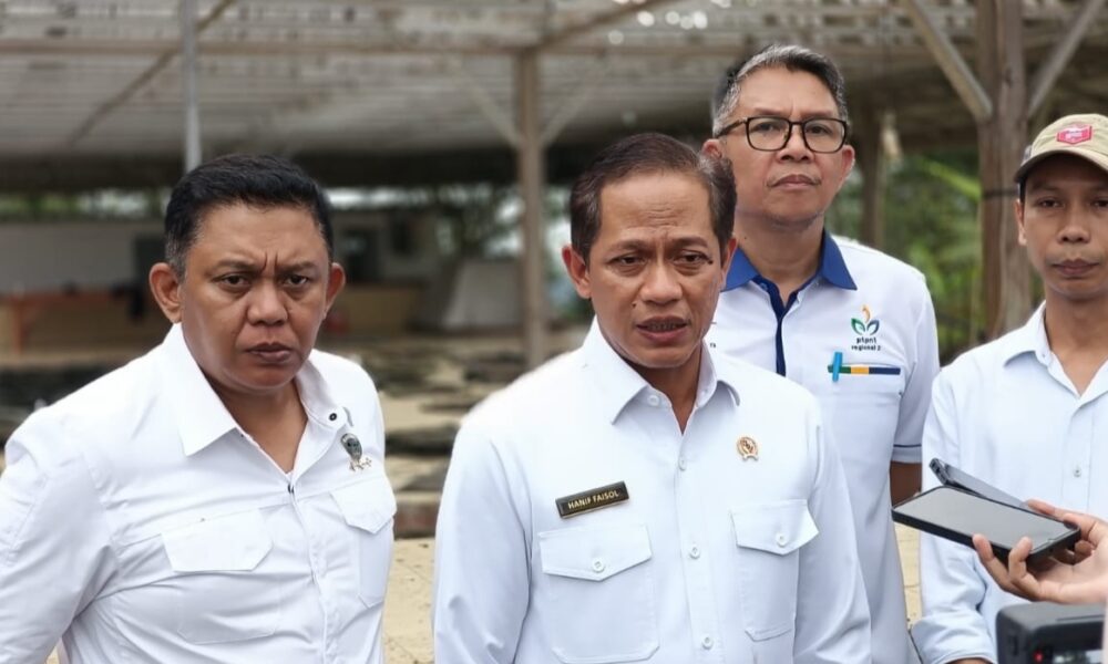 Menteri LH Pantau Langsung Pembongkaran Bangunan di Hulu DAS Ciliwung