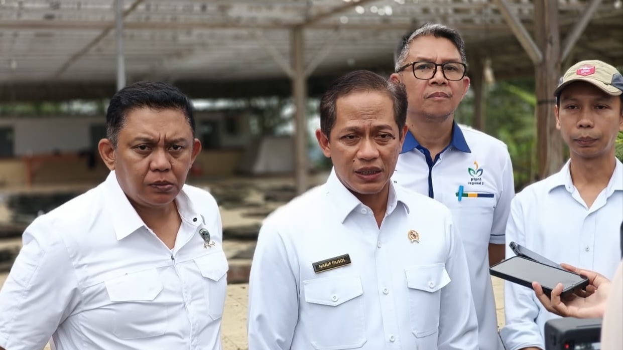 Menteri LH Pantau Langsung Pembongkaran Bangunan di Hulu DAS Ciliwung