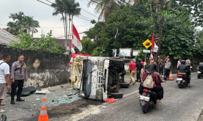 2 Truk "Adu Banteng" di Tanjakan Pamoyanan Kota Bogor 