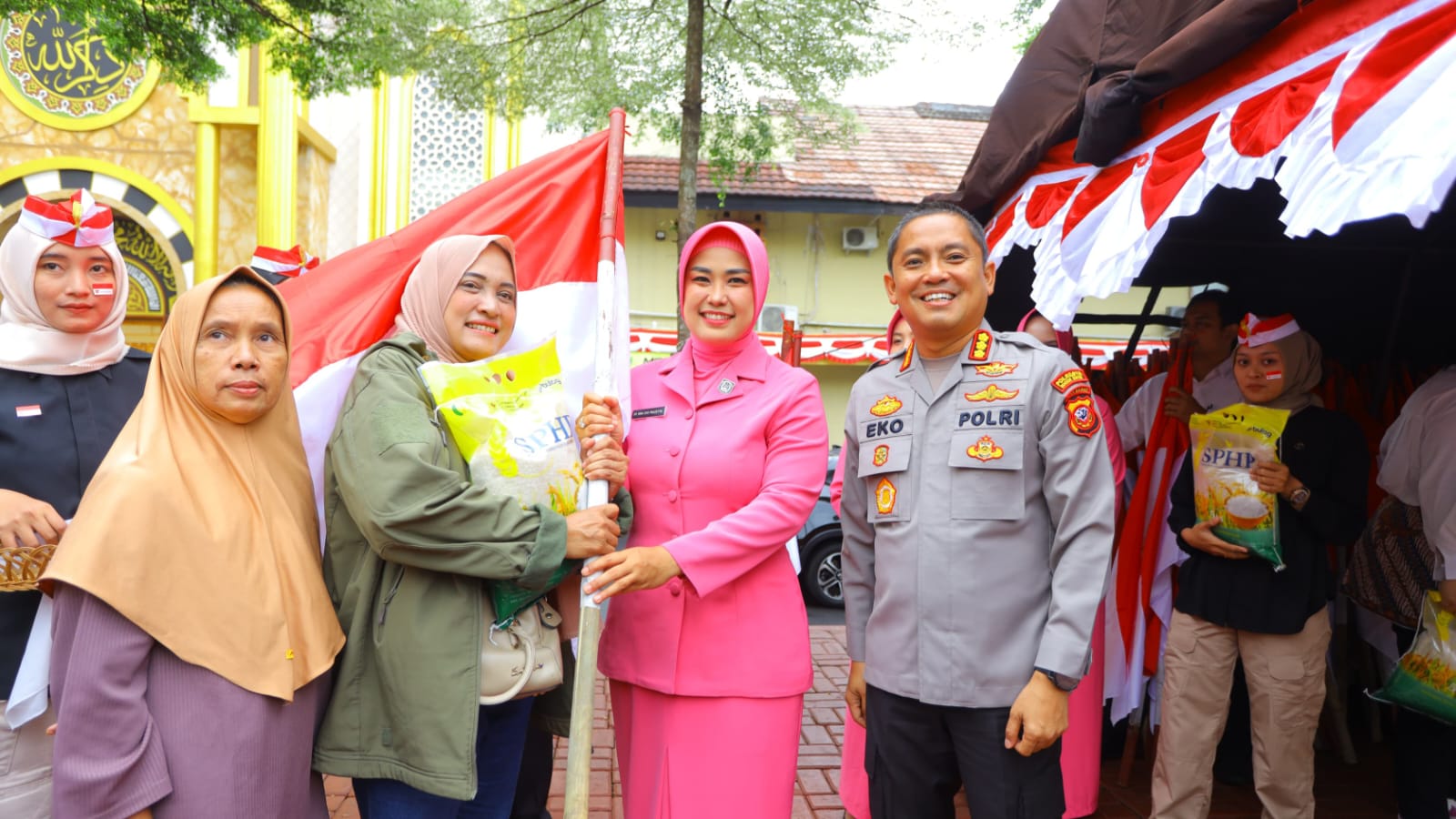 GPM Polresta Bogor Kota, Sediakan Beras Murah-Bendera Gratis