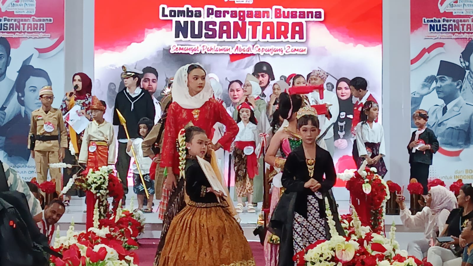 Serunya Peragaan Busana Nusantara FMP 2025, dari Panggung Mal hingga Lawang Salapan