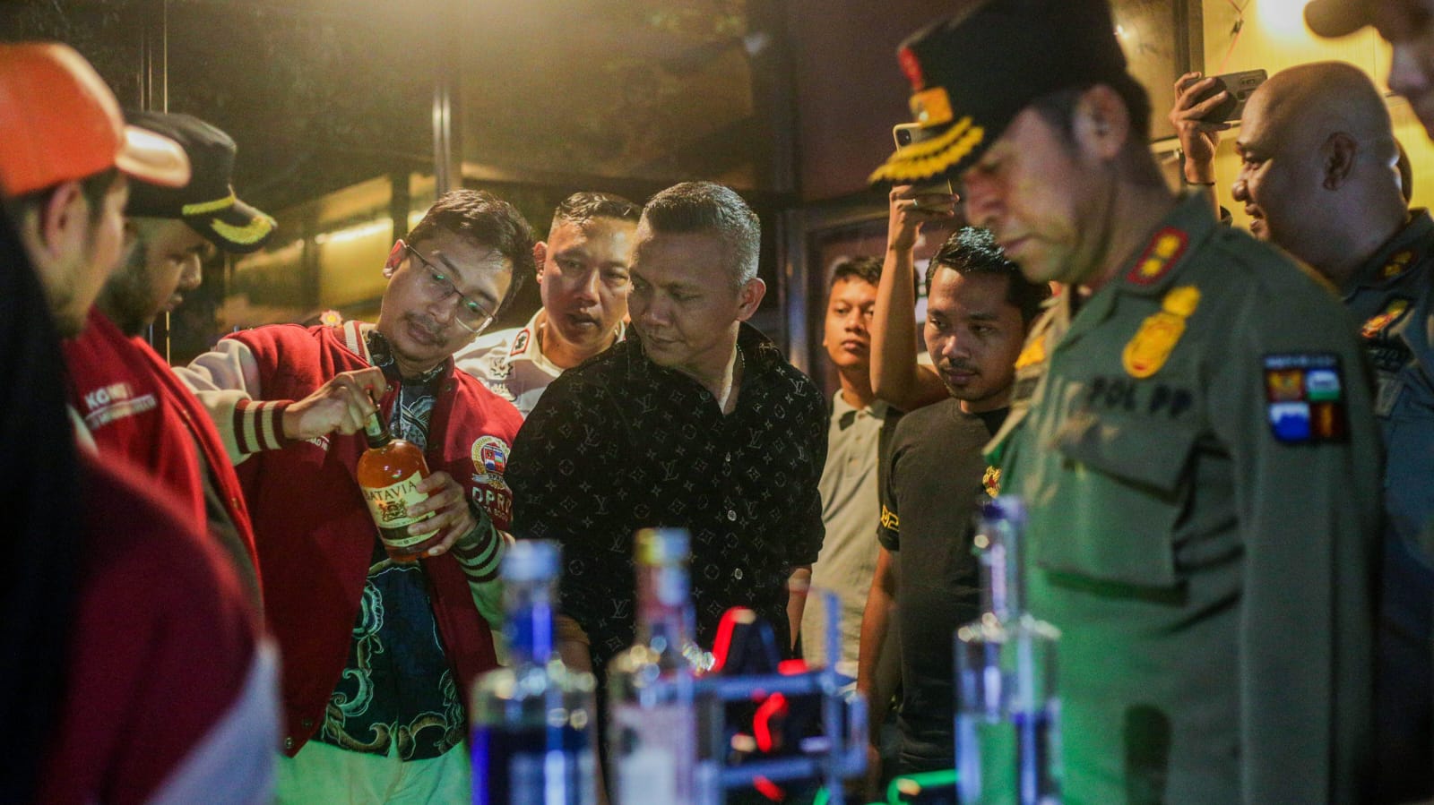 Eksekutif-Legislatif Sita 1.860 Botol Miras Tak Berizin di Kota Bogor