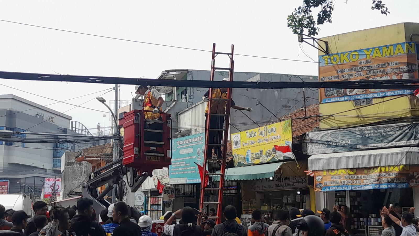 Kabel Udara di Jalan R. Saleh S. Bustaman Dipindah ke Tanah