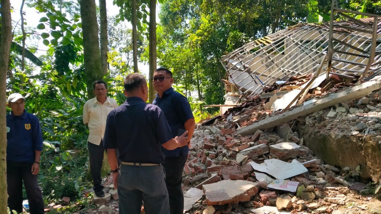 Ruang Kelas SDN Nangela yang Ambruk Segera Diperbaiki