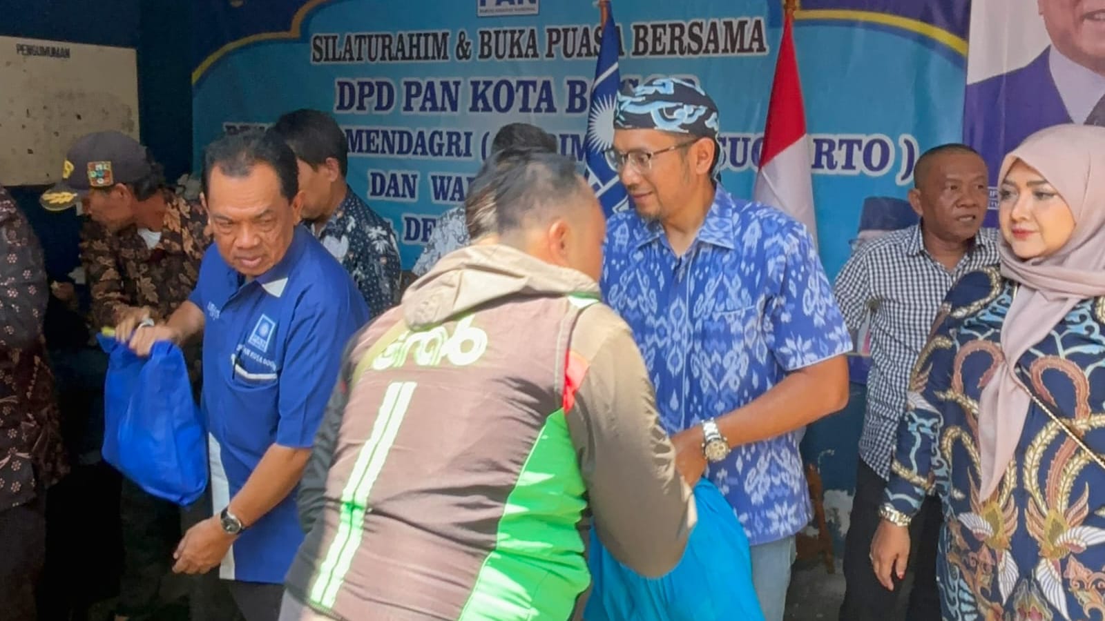 DPD PAN Kota Bogor Tebar Ratusan Paket Pangan di HUT ke-27 PAN