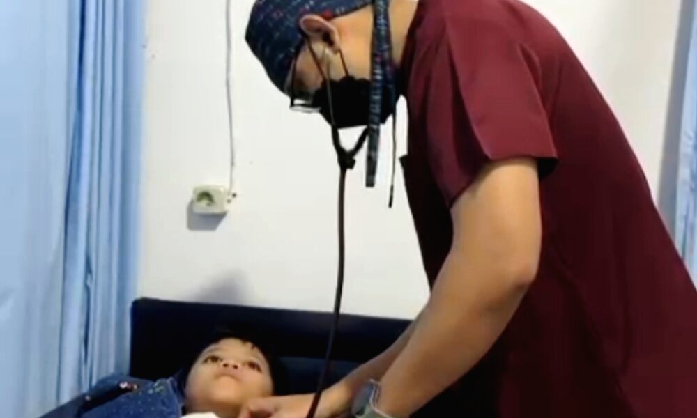 Klinik Dokter Riyadhi Gelar Pengobatan Gratis Rutin dan Jumat Berkah 