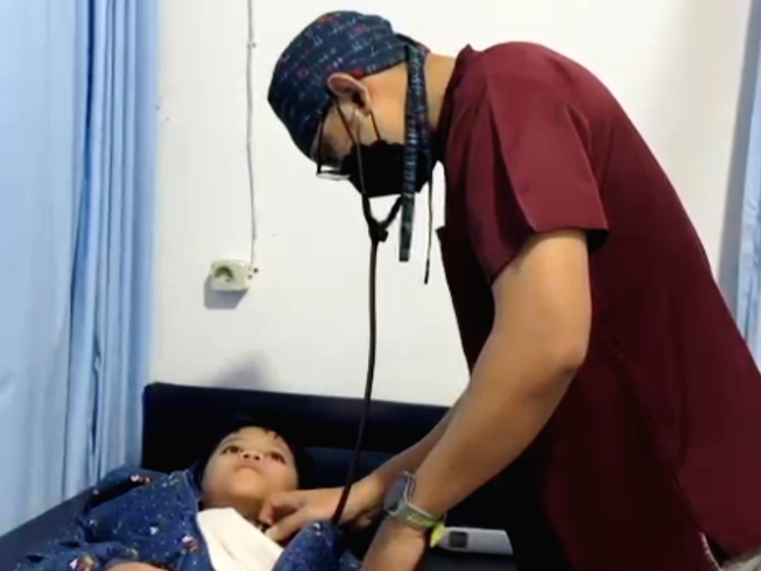 Klinik Dokter Riyadhi Gelar Pengobatan Gratis Rutin dan Jumat Berkah 