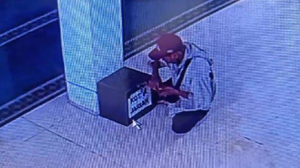 Terekam CCTV, Maling Gondol Kotak Amal Masjid di Bogor Selatan