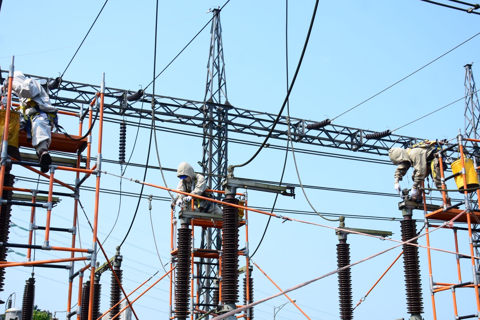 Gardu Induk Lembursitu Dirawat PDKB UPT Bogor di Hari Kesakitan Pancasila