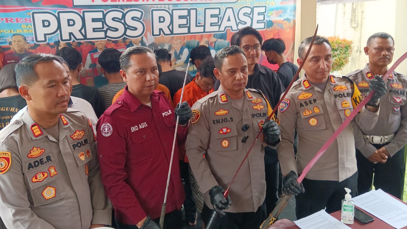 Hendak Tawuran, Remaja Bawa Celurit Pink Dibekuk Polisi di Bogor Timur