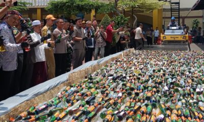 Puluhan Ribu Botol Miras Dimusnahkan di Kota Bogor