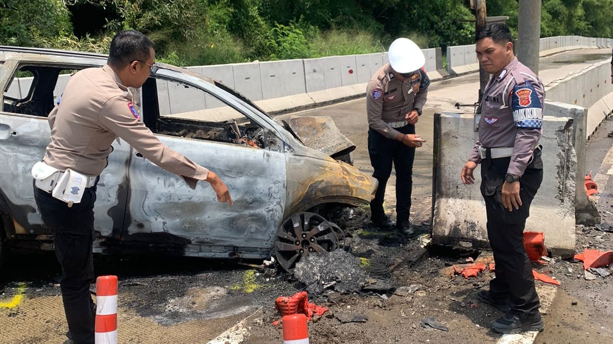 Mobil Terbakar di Tol Jagorawi Bogor Diduga Akibat Microsleep