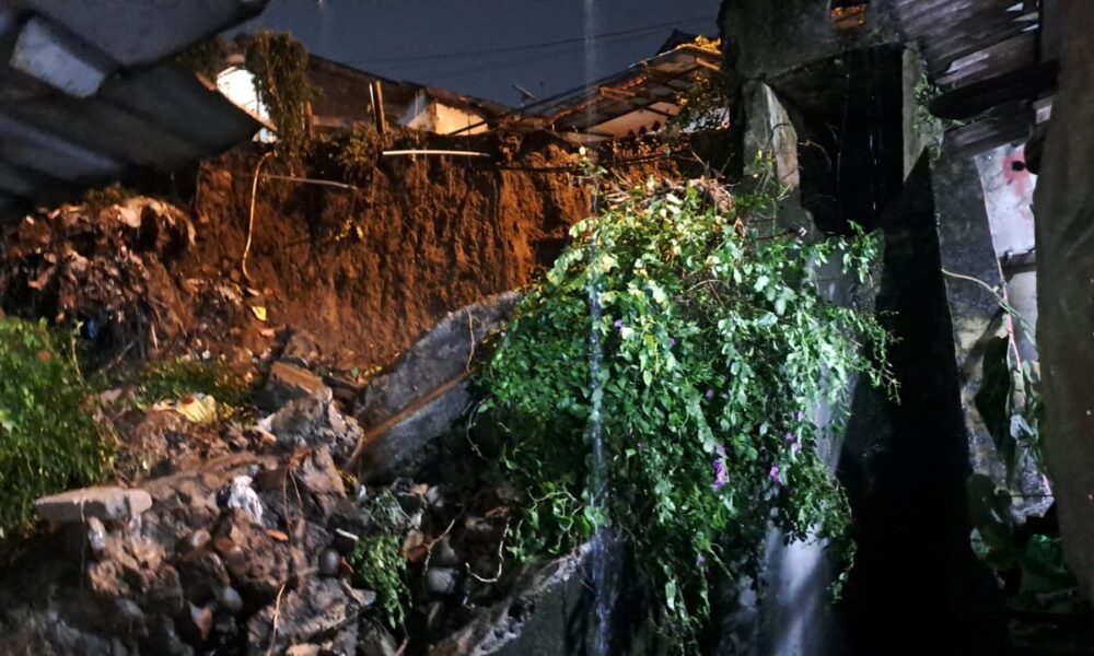 Longsor Terpa Bondongan Kota Bogor, Belasan Rumah Terendam