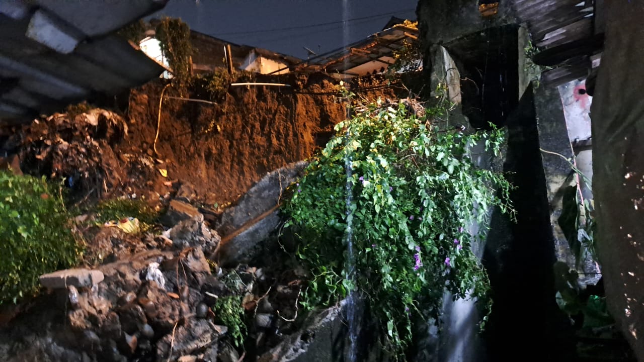 Longsor Terpa Bondongan Kota Bogor, Belasan Rumah Terendam