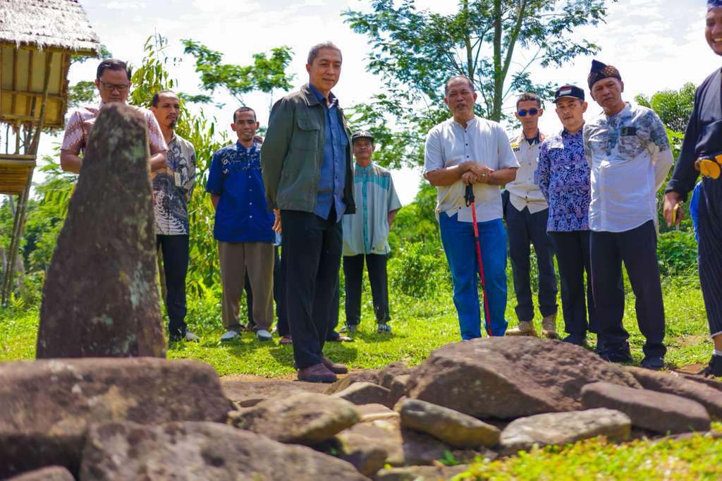 Menggali Jejak Sejarah di Lembur Sawah: Dari Situs Embah Jangkung hingga Kabayan