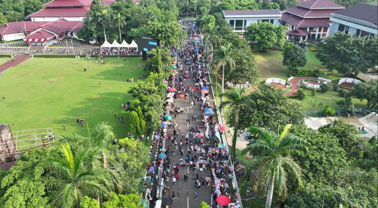 Zona UMKM Car Free Day Tegar Beriman Diserbu Pengunjung