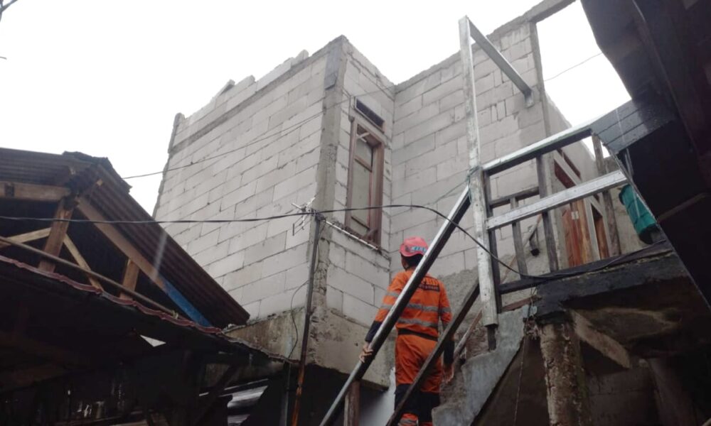 8 Atap Rumah di Bogor Utara Porak-poranda Diterjang Angin Kencang