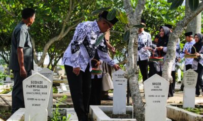 Peringati HGN, Guru Ziarah dan Tabur Bunga di TMP Dreded