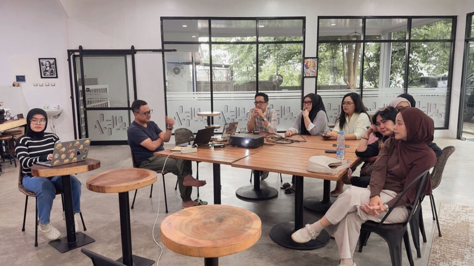 Kolaborasi IKWI dan OMG Hadirkan Pelatihan Tata Rias “Heroik Beauty Class”