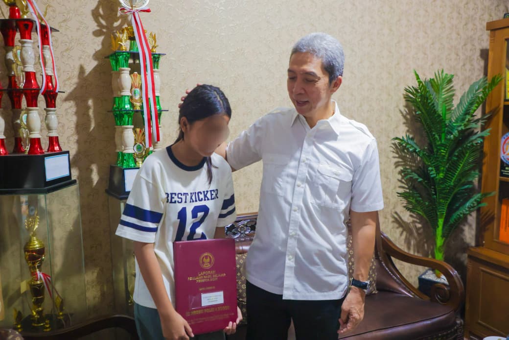 Ketika Dedie Rachim Ambil Rapor, Gantikan Sosok Ayah untuk Adylla