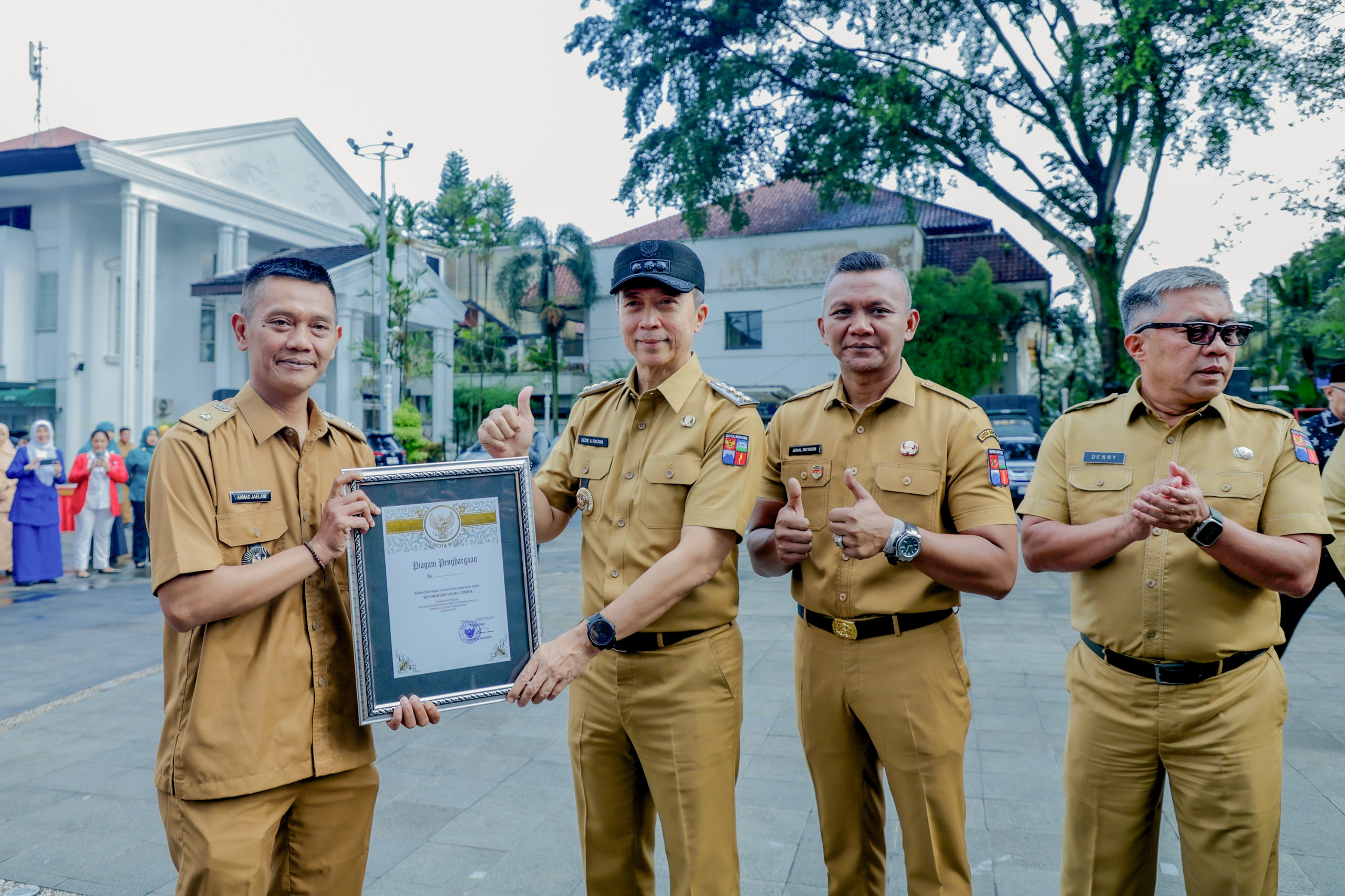 Realisasi PBB-P2 Terbesar, Lurah Tegal Gundil Diganjar Penghargaan