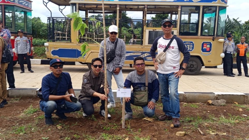 PWI Kota Bogor Ikut Hijaukan Kota Hujan