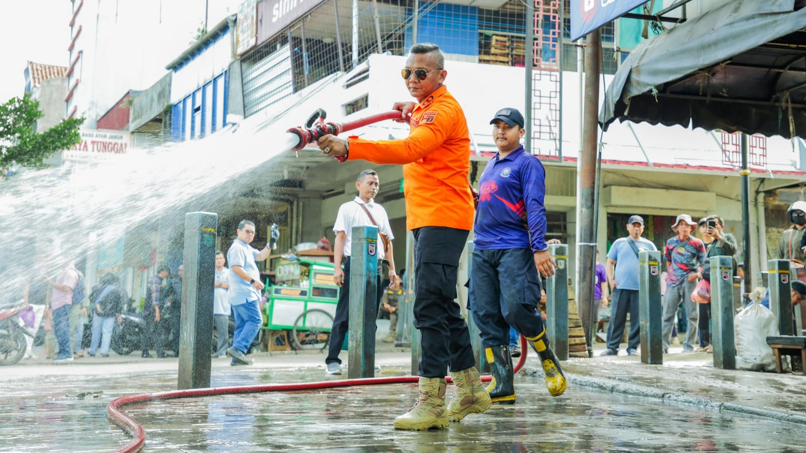 Jumsih Sasar Jalan Lawang Saketeng, Pedestrian Disemprot