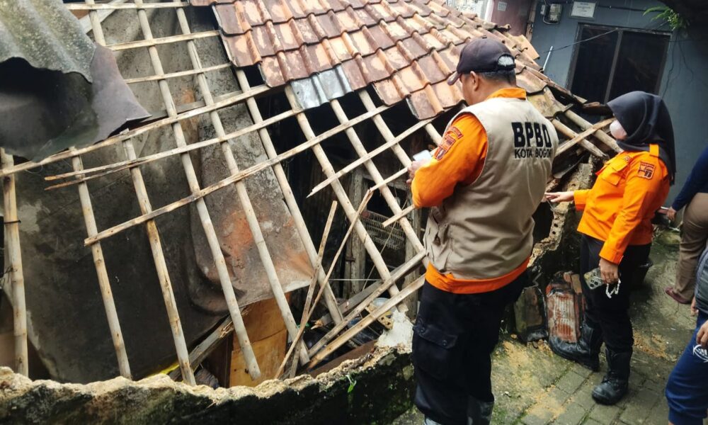 Rumah Warga di Tegalgundil Rusak Akibat Atap dan Tembok Ambruk