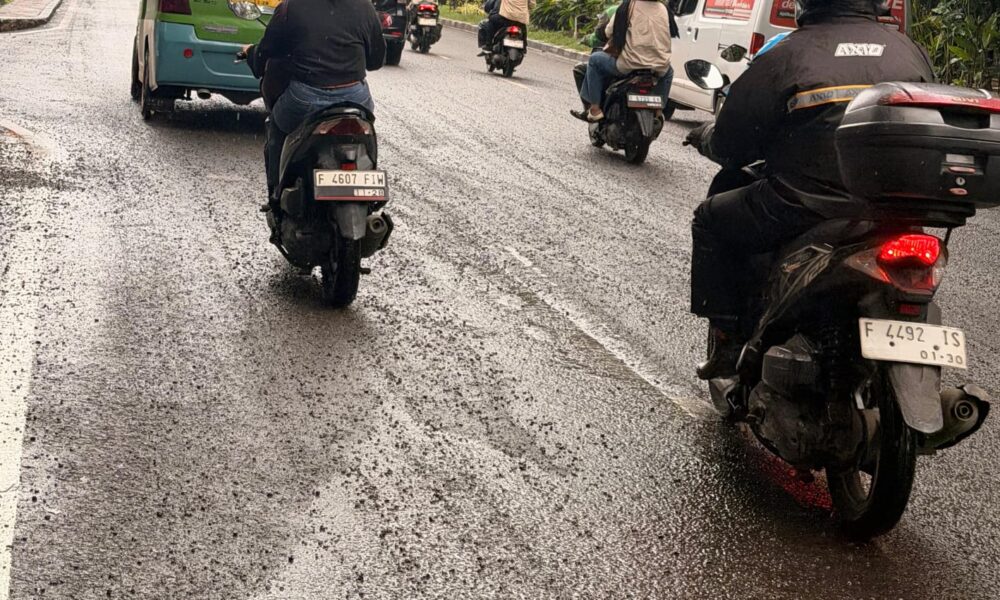 Keluhkan Kerusakan Jalan Jalak Harupat, Warga Desak Perbaikan PUPR